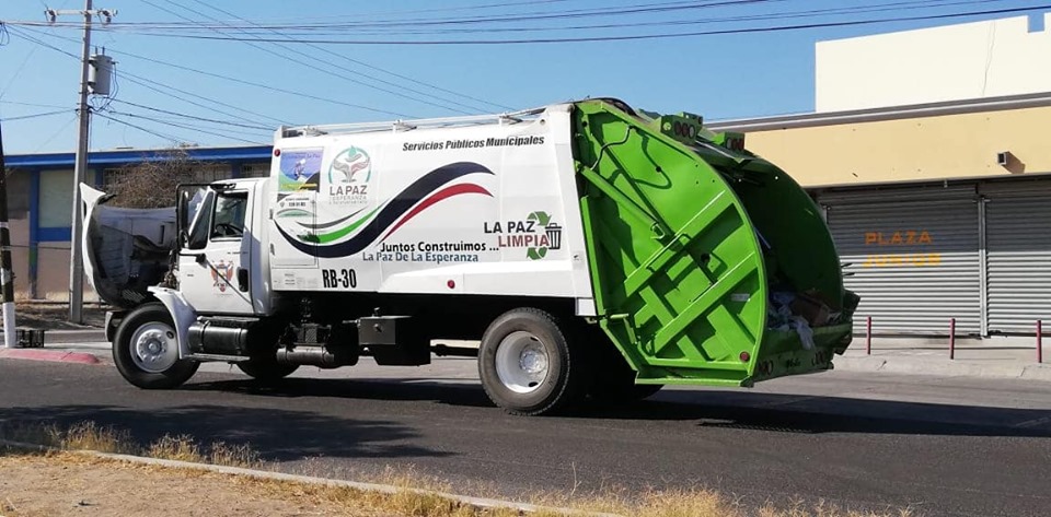 Se descompone camión recolector y continúan los problemas con la basura en La Paz