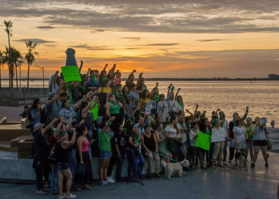 Mujeres de BCS exigen aborto legal, gratuito y seguro