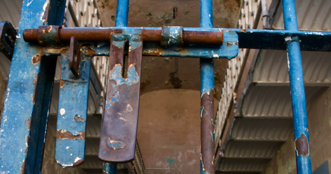 Violación a derechos humanos, tortura y corrupción en cárceles de BCS