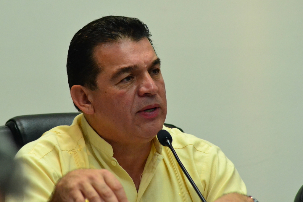 Alcalde de La Paz expulsa por venganza política a funcionarias