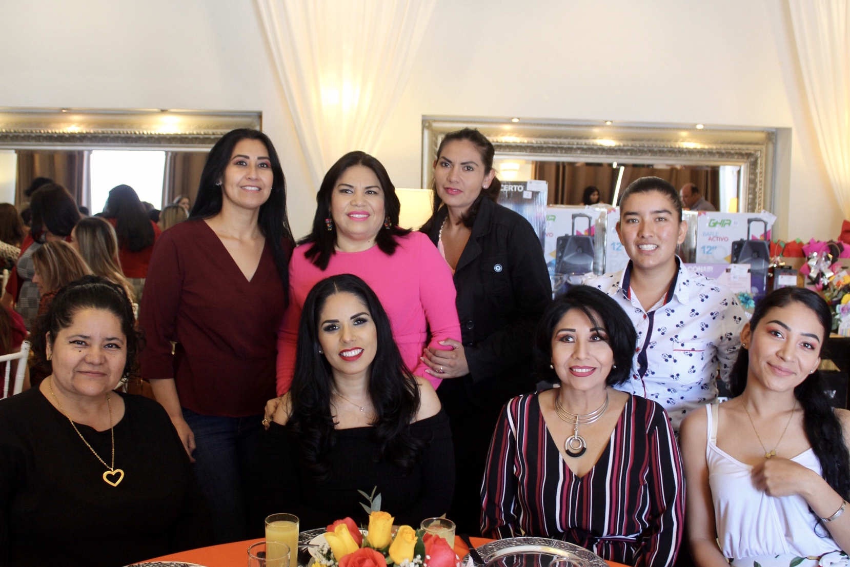 “Actitud de servicio y una sonrisa  es la característica de las secretarias del Congreso del Estado”: Diputada Perla Flores