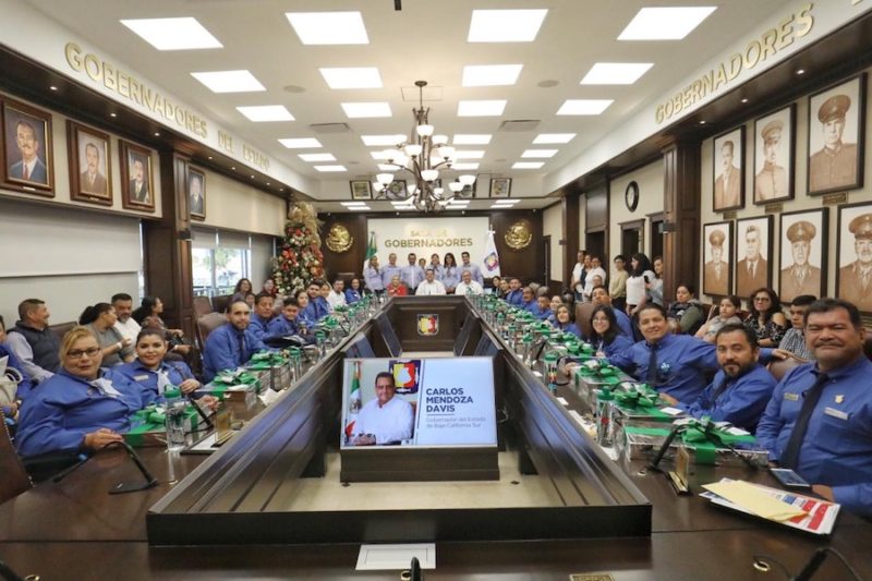 Recibe gobernador a integrantes del primer parlamento inclusivo sudcaliforniano