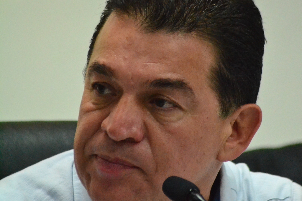 Acusan a alcalde de La Paz de privatizar el cobro de impuestos y la limpieza de playas
