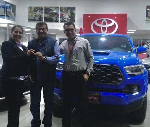 Critican a exalcalde por presumir su nueva camioneta