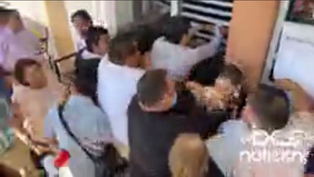 Diputadas del PES, PAN y Morena se agarran a mordidas en plena «coronacrisis» (VIDEO)