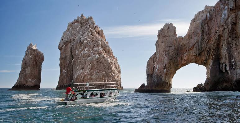 Suman 44 los Springbrakers con COVID que llegaron a Los Cabos
