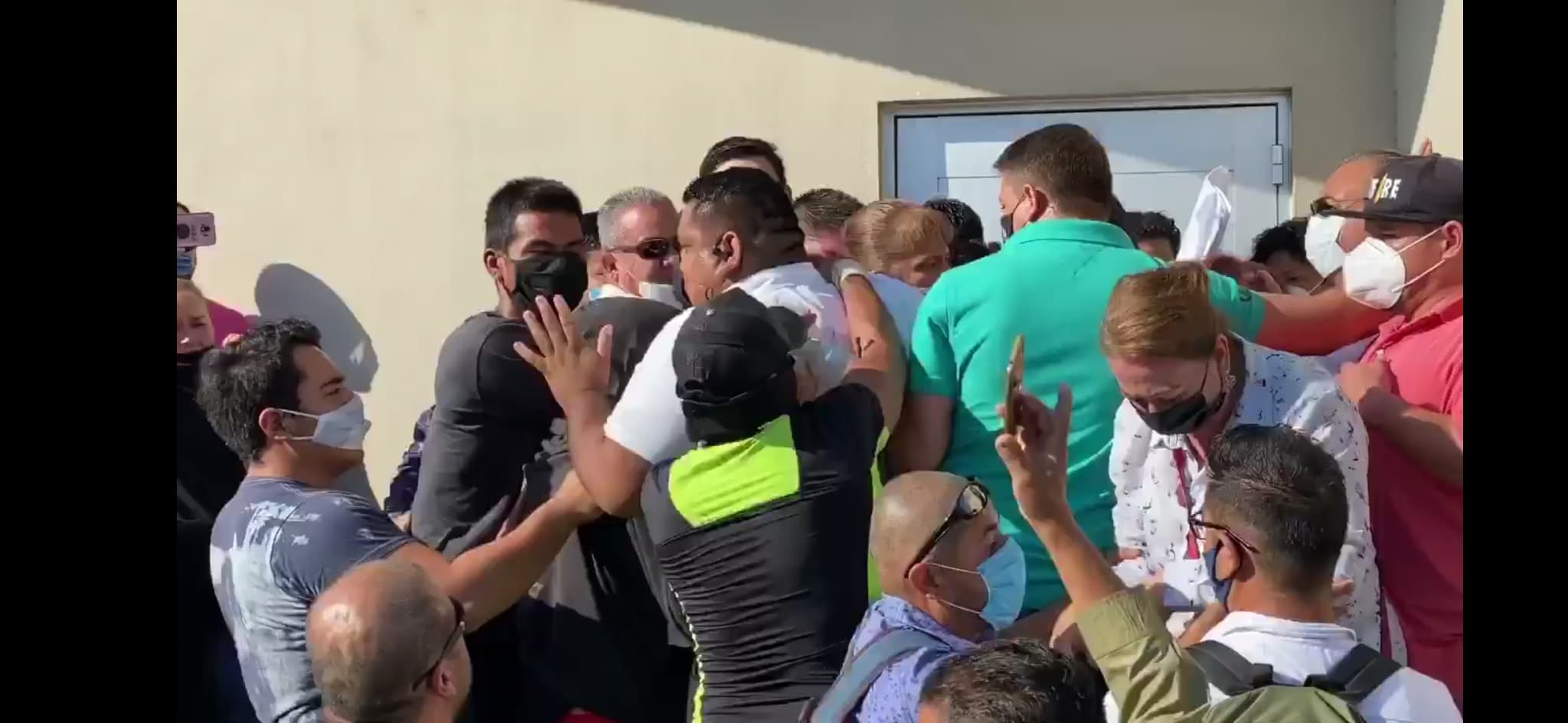 Legisladores del PAN, PES y PRS secuestran violentamente al congreso estatal (VIDEO)