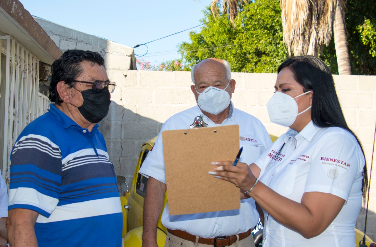 Beneficiarios de programas federales recibirán tarjetas bancarias