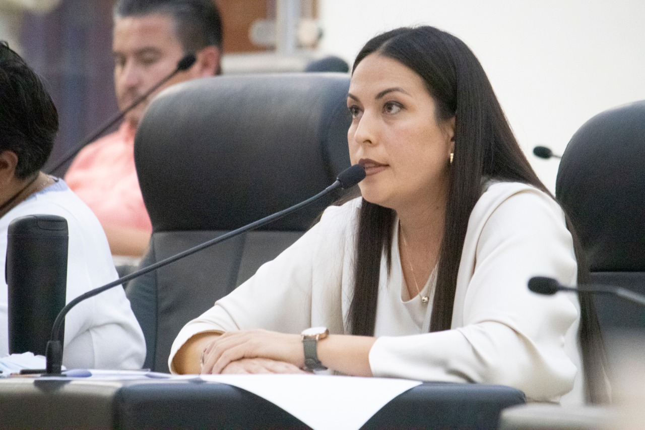 Refrenda Milena Quiroga, reacondicionamiento de áreas deportivas en colonias de La Paz