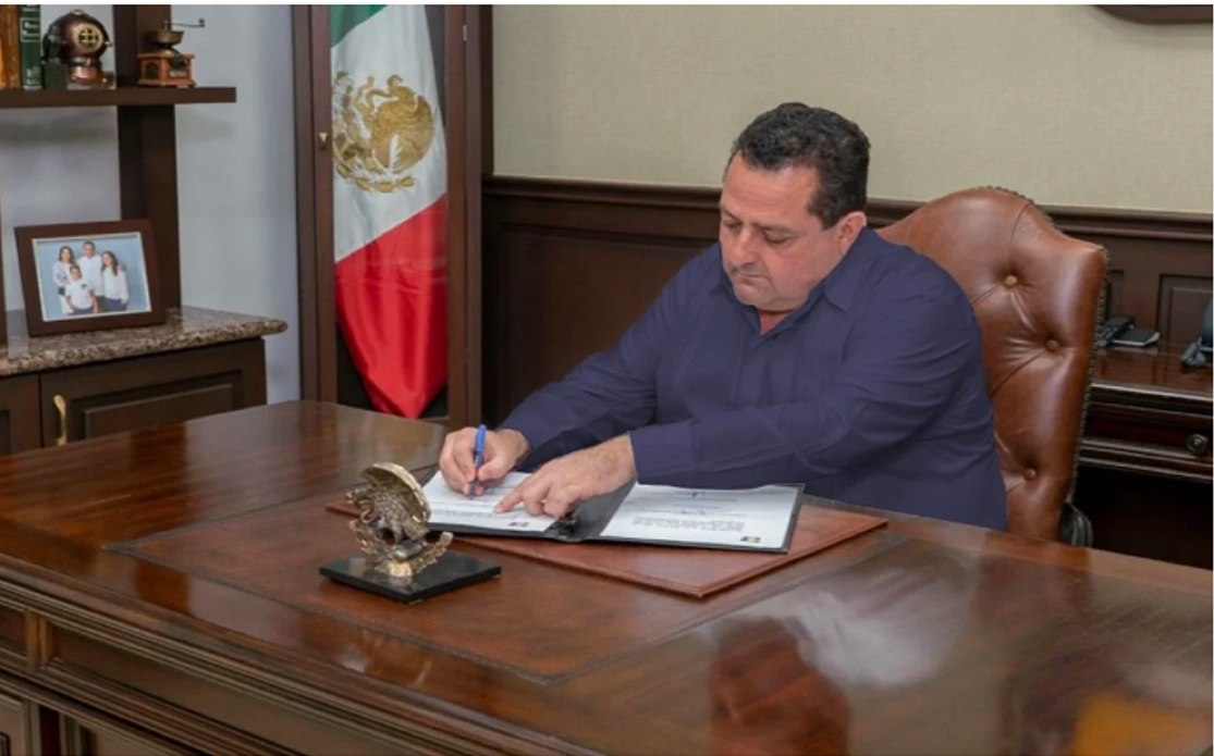 Ciberpunk 2021: Gobernador se «photoshopea» vetando presupuesto