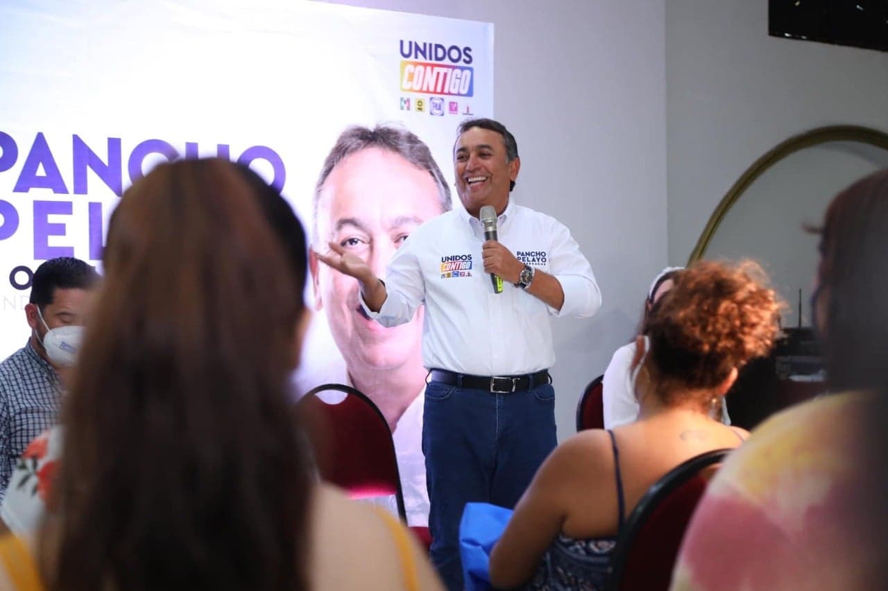 Pelayo Covarrubias se fue a vacunar de incógnito y sin hacer fila