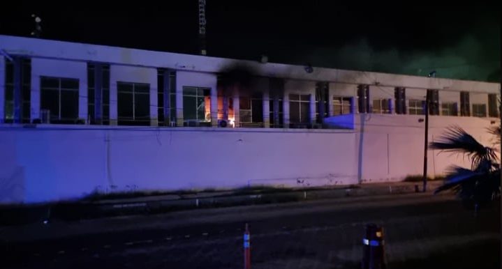 Se incendia la Procuraduría General de Justica del Estado de BCS (VIDEO)