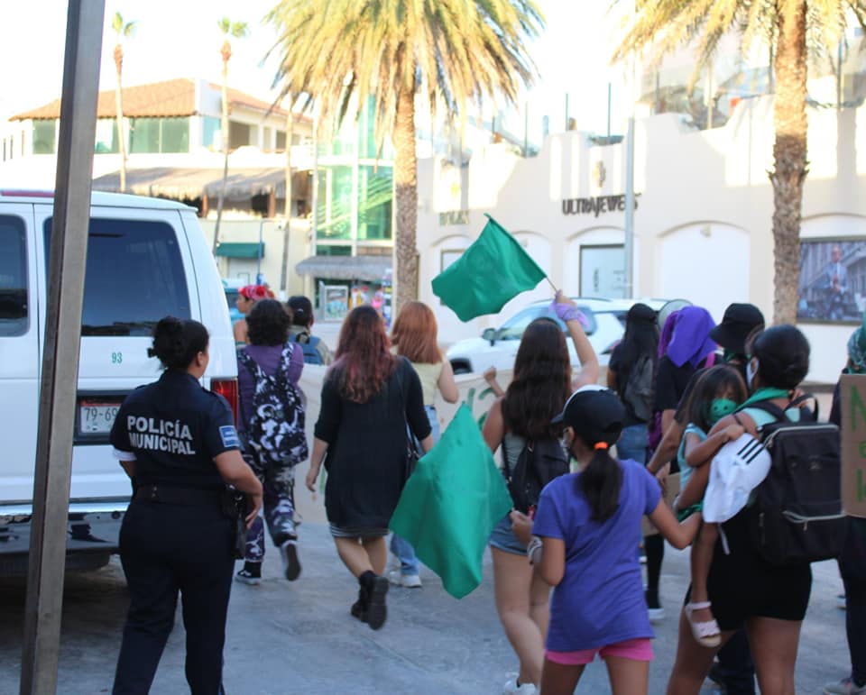 Represión en la marcha por el aborto legal en Cabo San Lucas