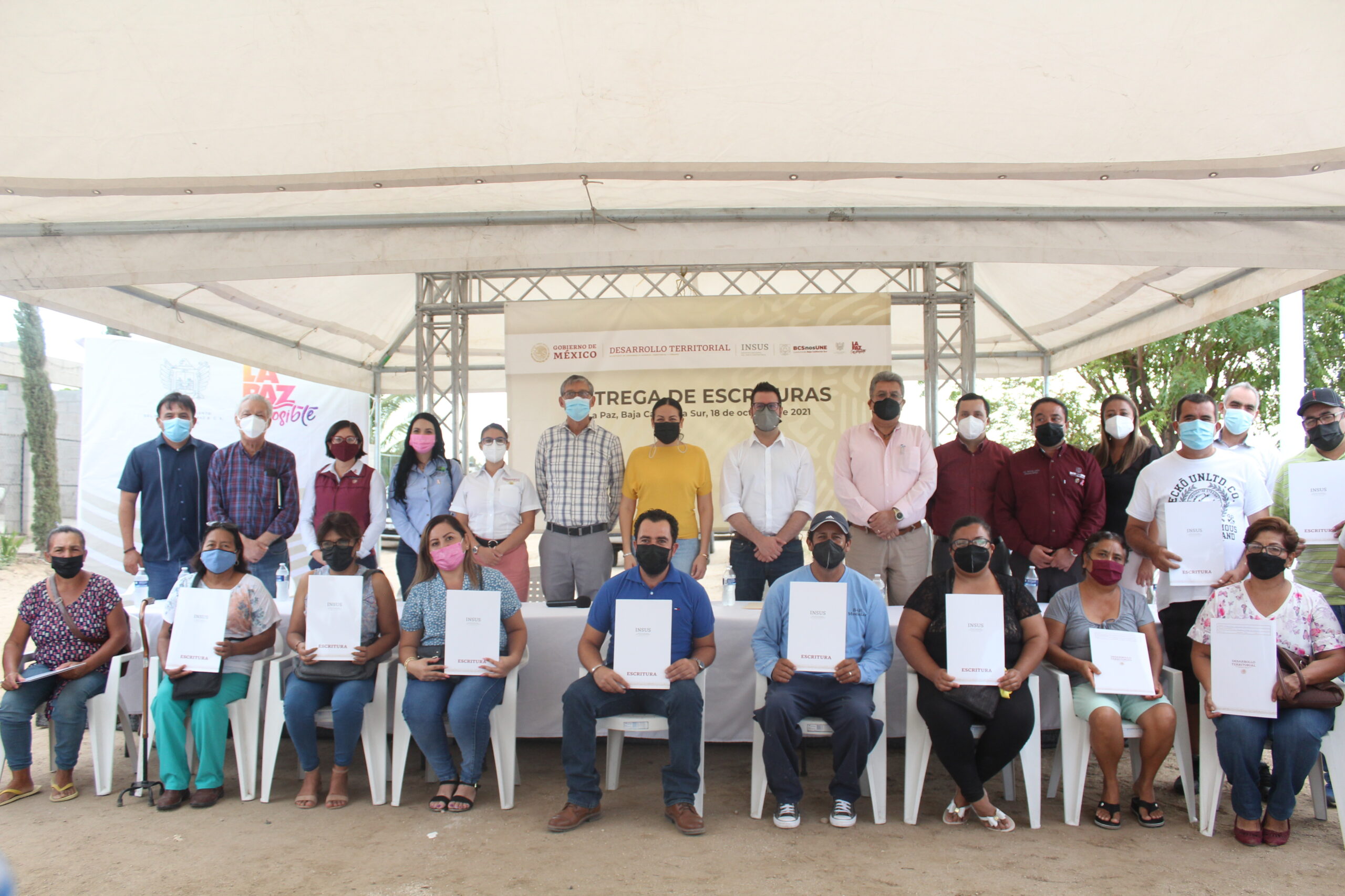 Regularizan propiedades de 68 familias en Valle Dorado, Los Pinos y La Pitahaya