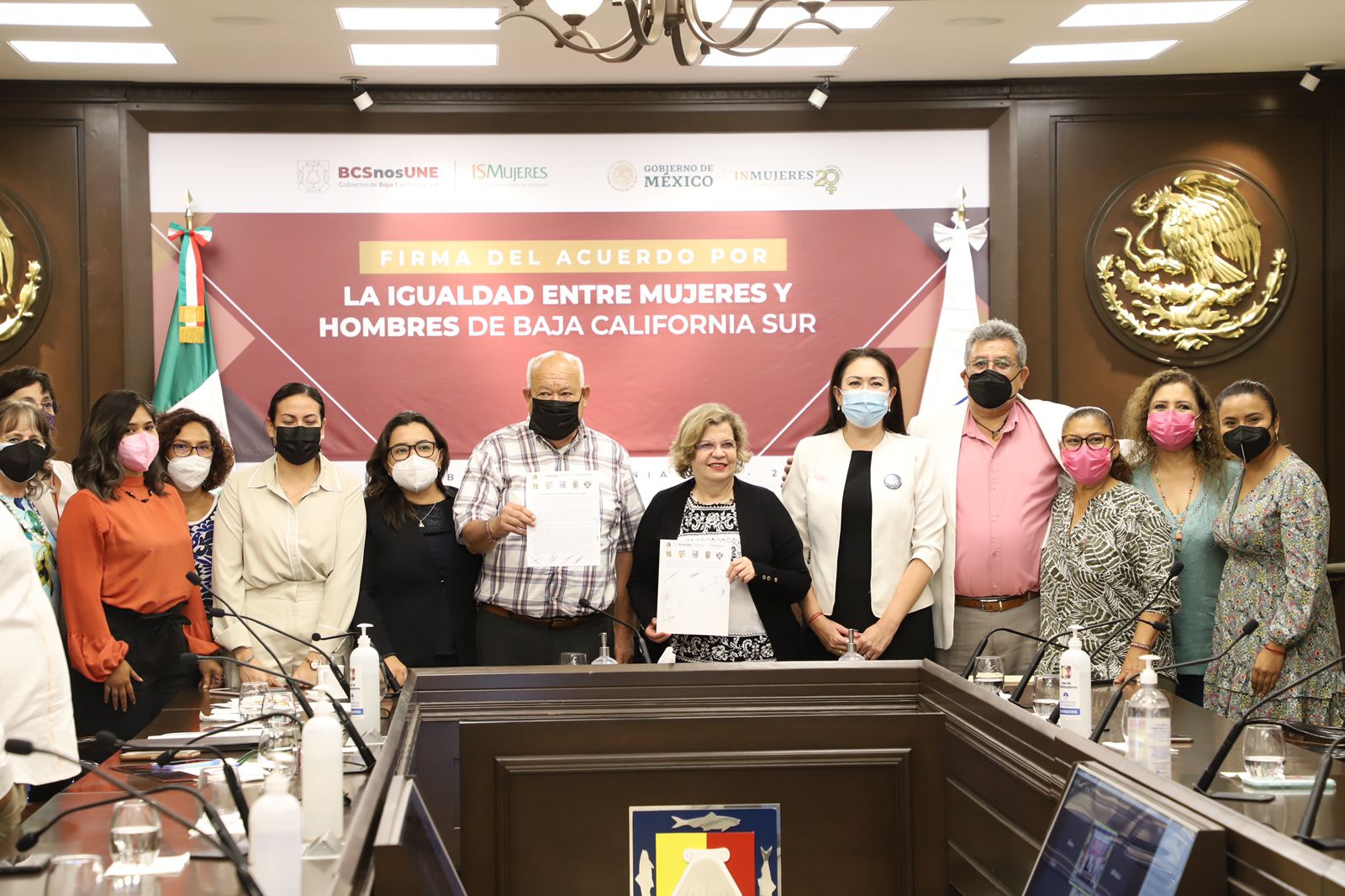 FIRMAN ACUERDO PARA IGUALDAD ENTRE HOMBRES Y MUJERES