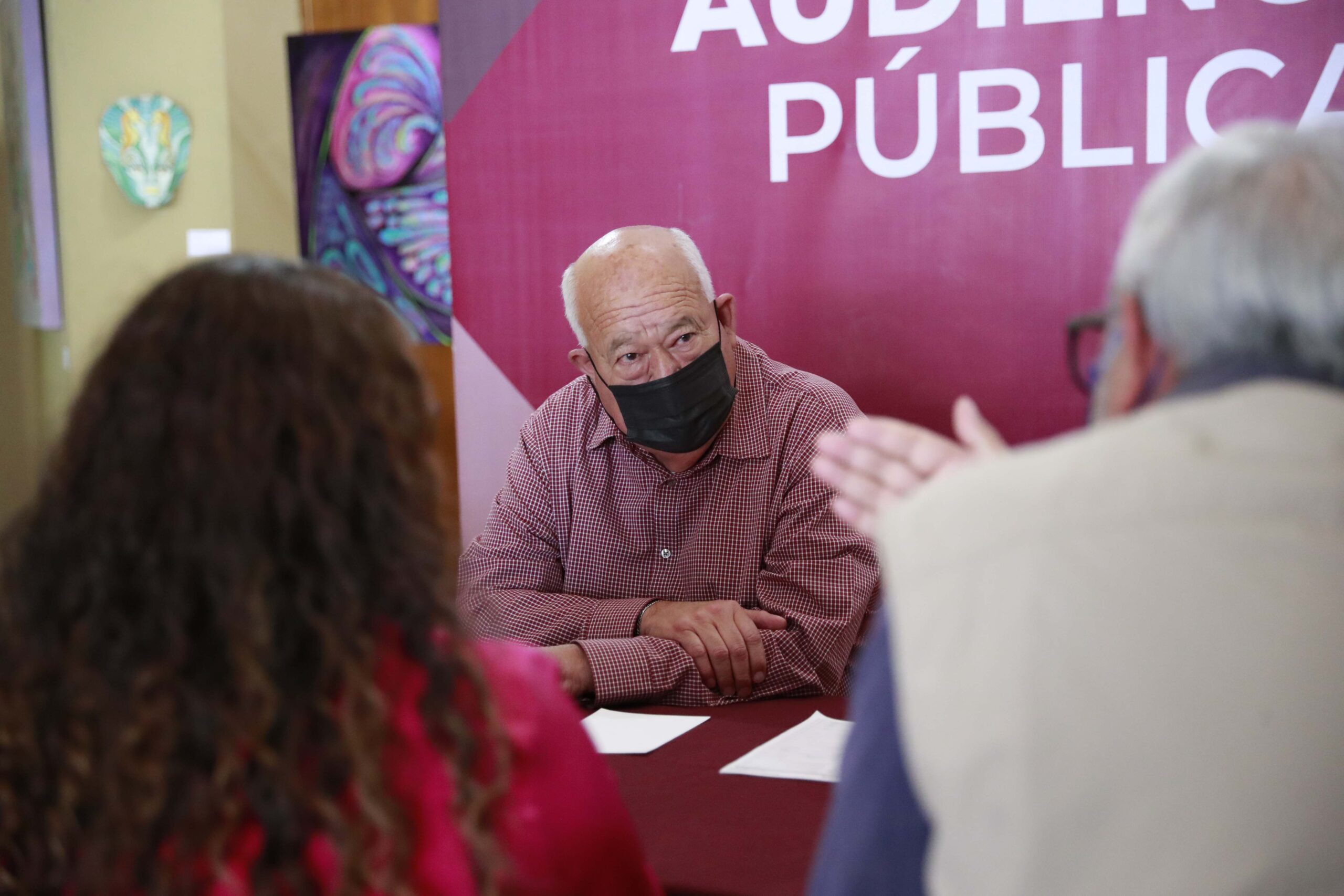 Atiende Gobernador Víctor Castro audiencias públicas en La Paz