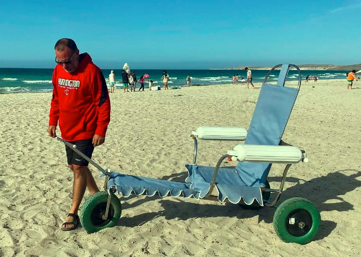 TITA: la silla anfibia que permite disfrutar de la playa a personas con discapacidad