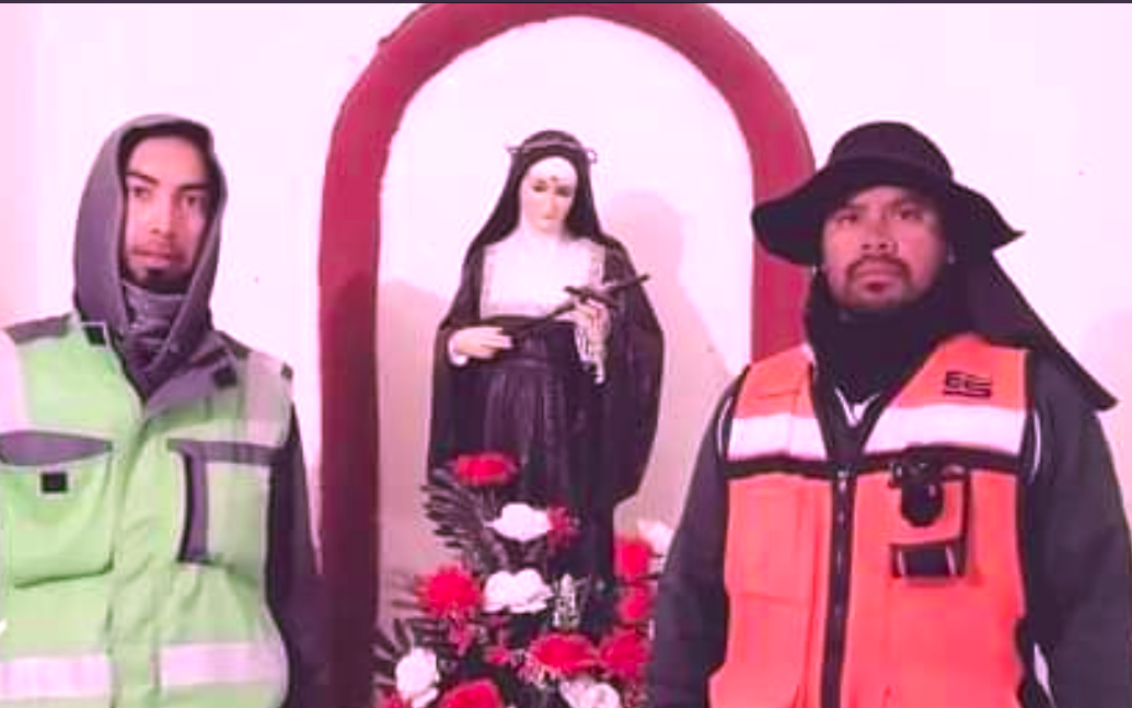 Para agradecer a Dios por recuperación de su hijo, padre camina de Guerrero Negro a La Paz