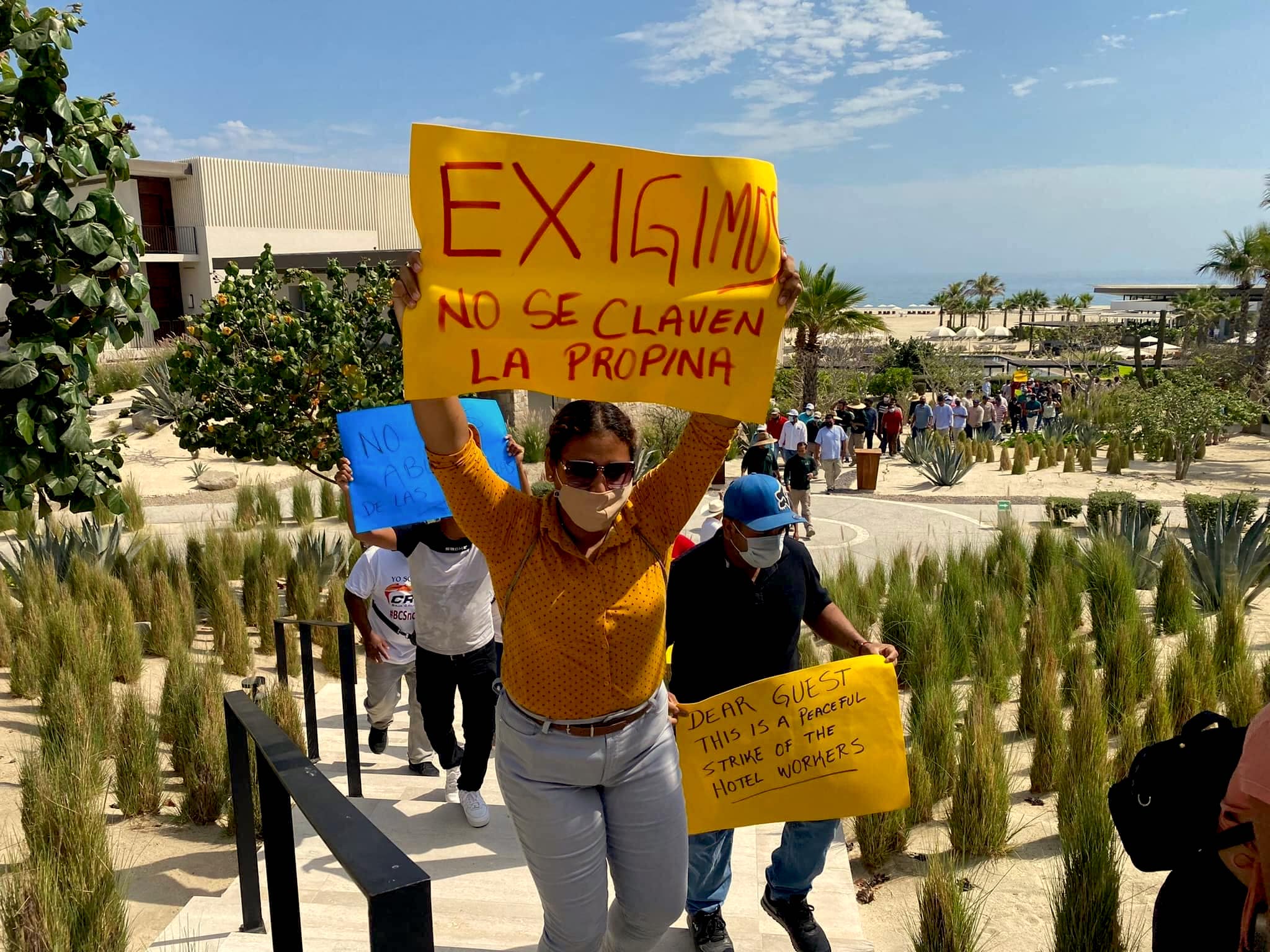 «Que no se claven la propina» exigen trabajadores de Hotel Four Seasons en Los Cabos