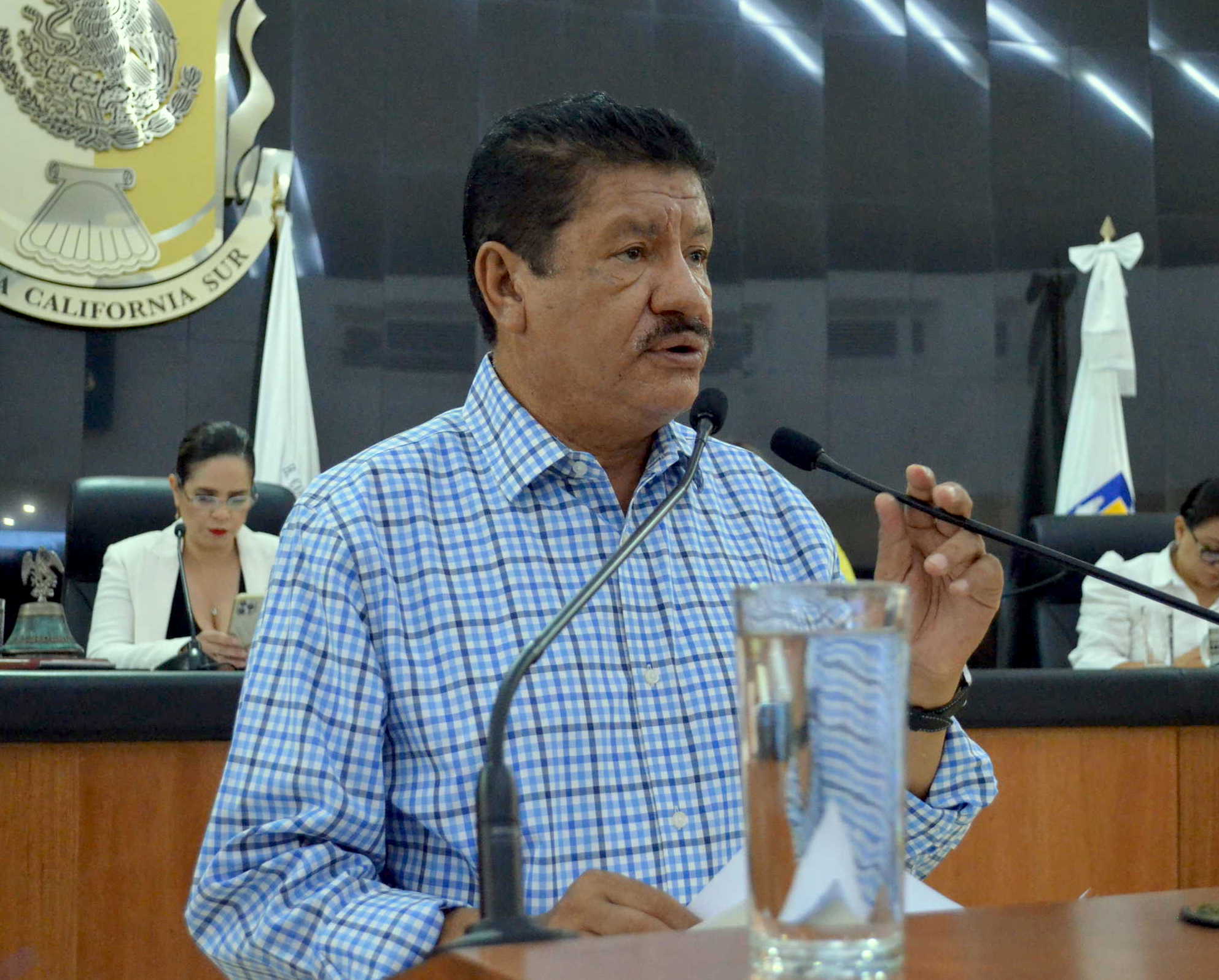 Armando Martínez propone corregir decreto para proteger patrimonio del ISJ