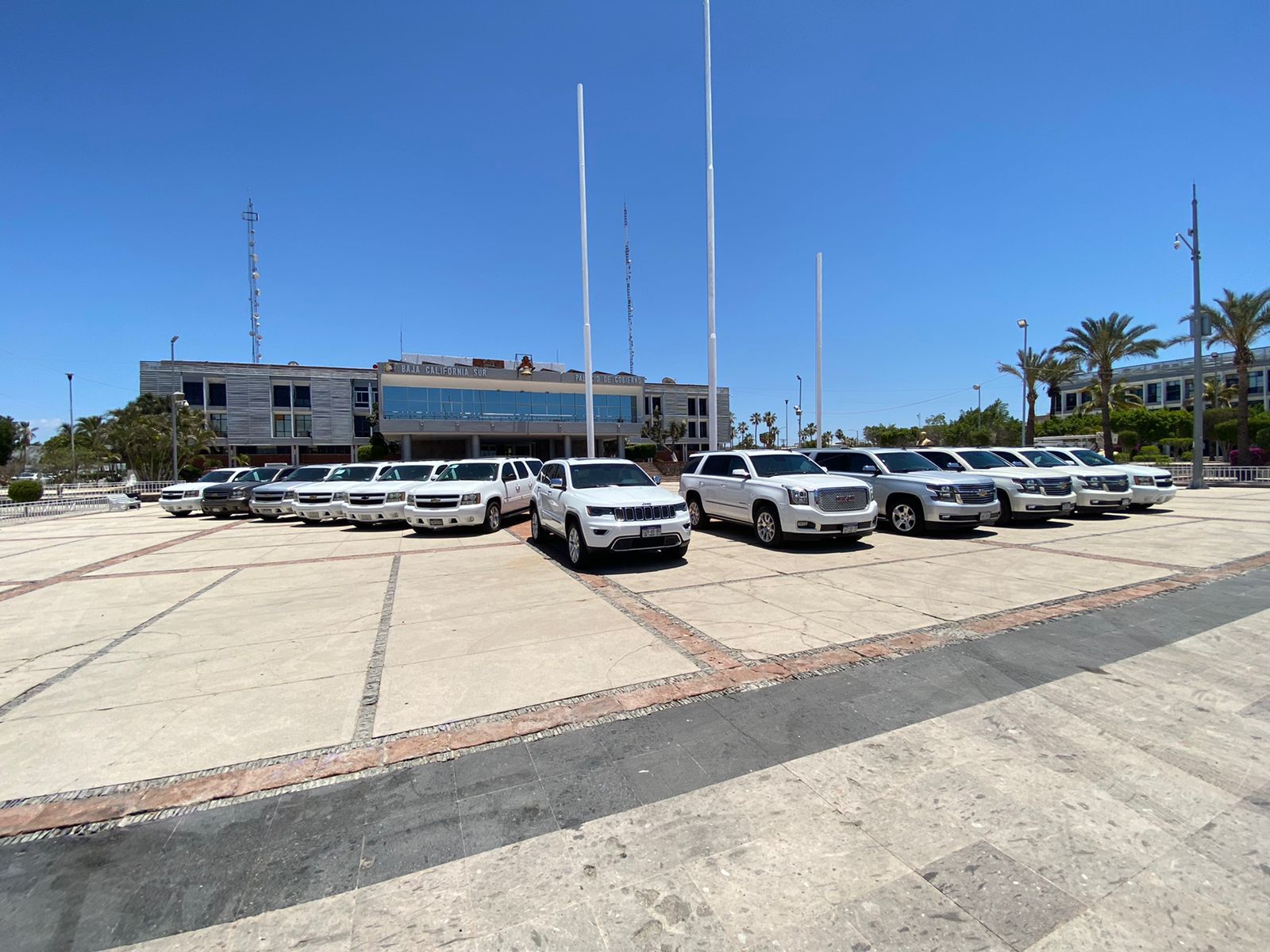 Gobierno de BCS venderá vehículos de lujo