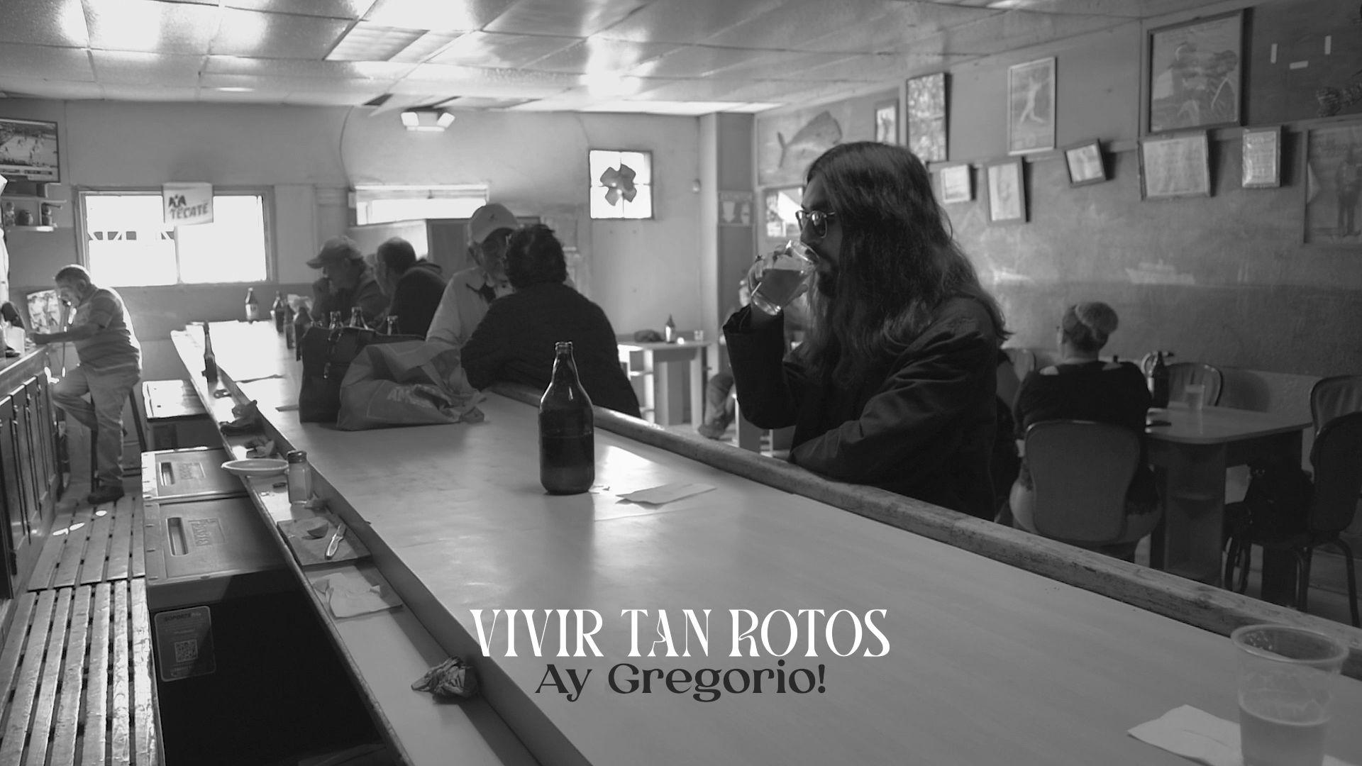 Ay Gregorio! graba video en el legendario bar Pirata de Ensenada