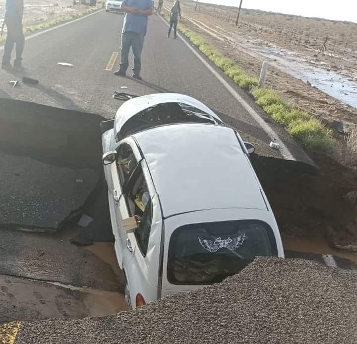 Fallecen conductor y acompañante al caer en una zanja en carretera
