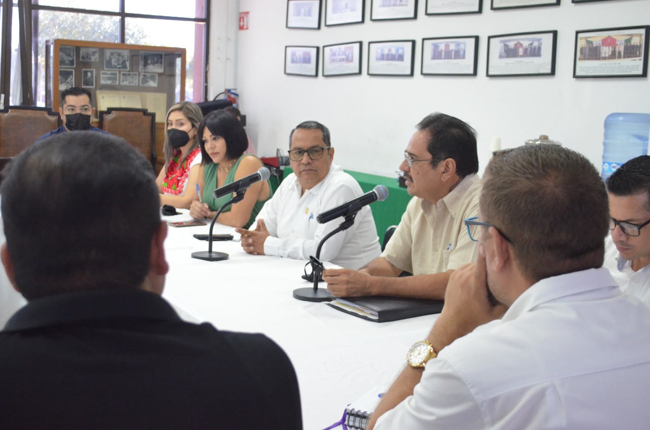 Capacita Congreso del Estado en materia de adquisiciones y arrendamientos