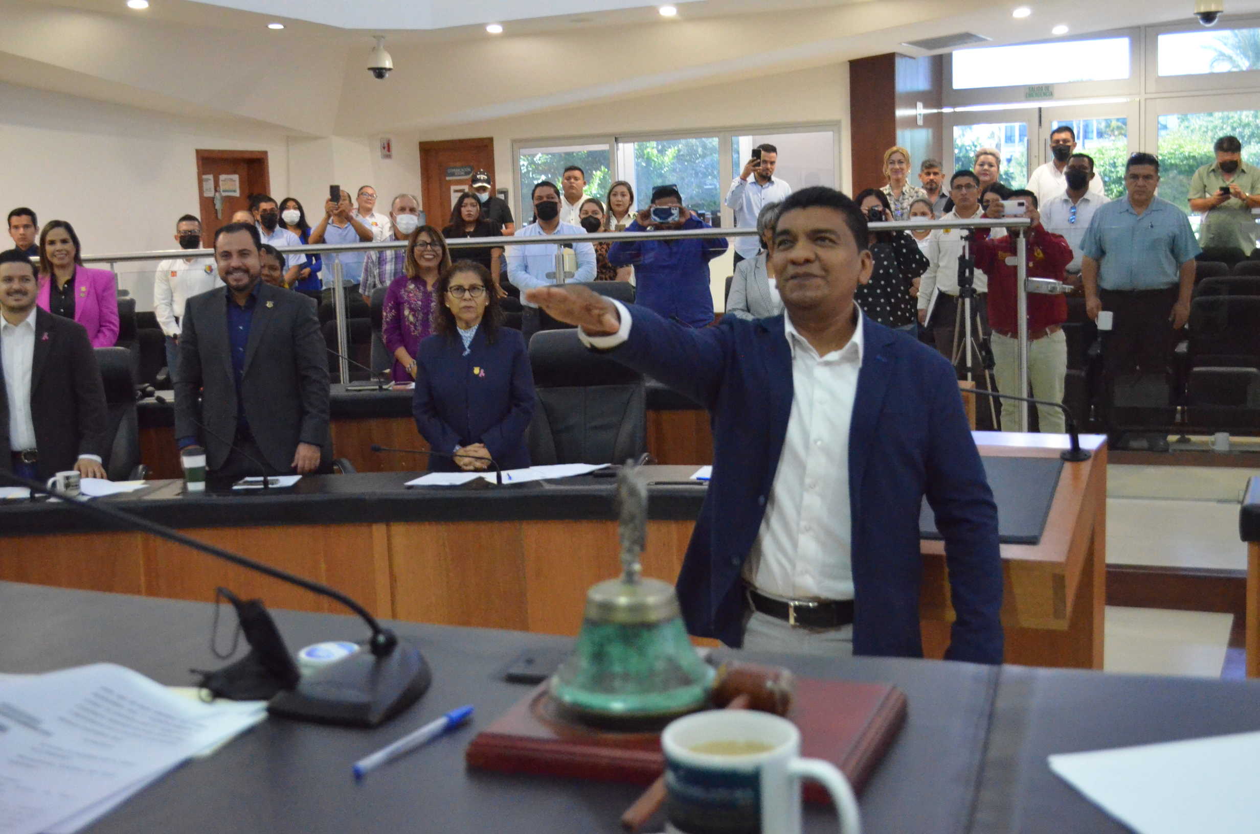 En sustitución de Pérez Cayetano, toma protesta Denny Guerrero