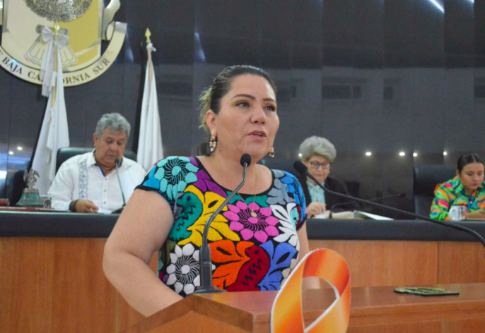 Marbella González a favor del aumento vacacional en BCS y todo México