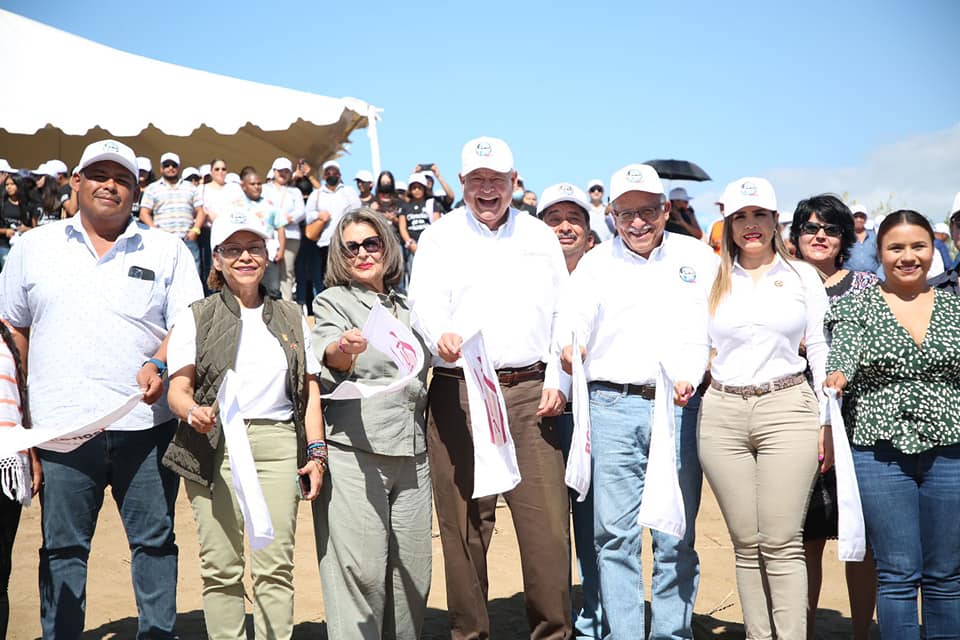 Gobernador da banderazo de obras en UABCS Los Cabos