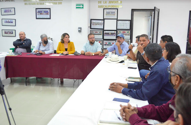 Diputada Marbella González realiza mesa de trabajo con ganaderos y rancheros para Ley Ganadera