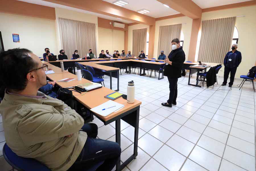UABCS imparte taller a docentes sobre divulgación científica