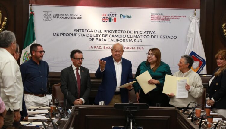 Recibe gobernador proyecto para aplicar  Ley de Cambio Climático en BCS