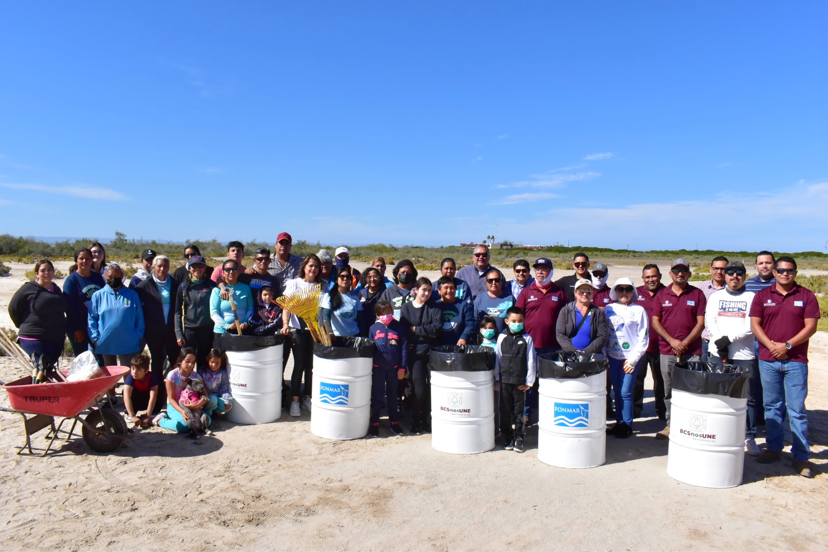 Participa FONMAR en jornada de limpieza de manglares en La Paz