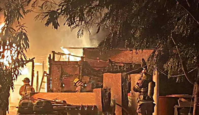 Pérdida total de cuatro casas y un automóvil por incendio en San José del Cabo