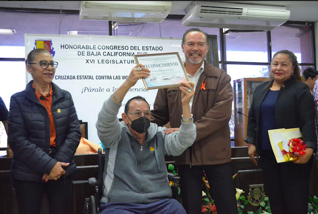 Congreso reconoces trayectoria de años de servicio a trabajadores