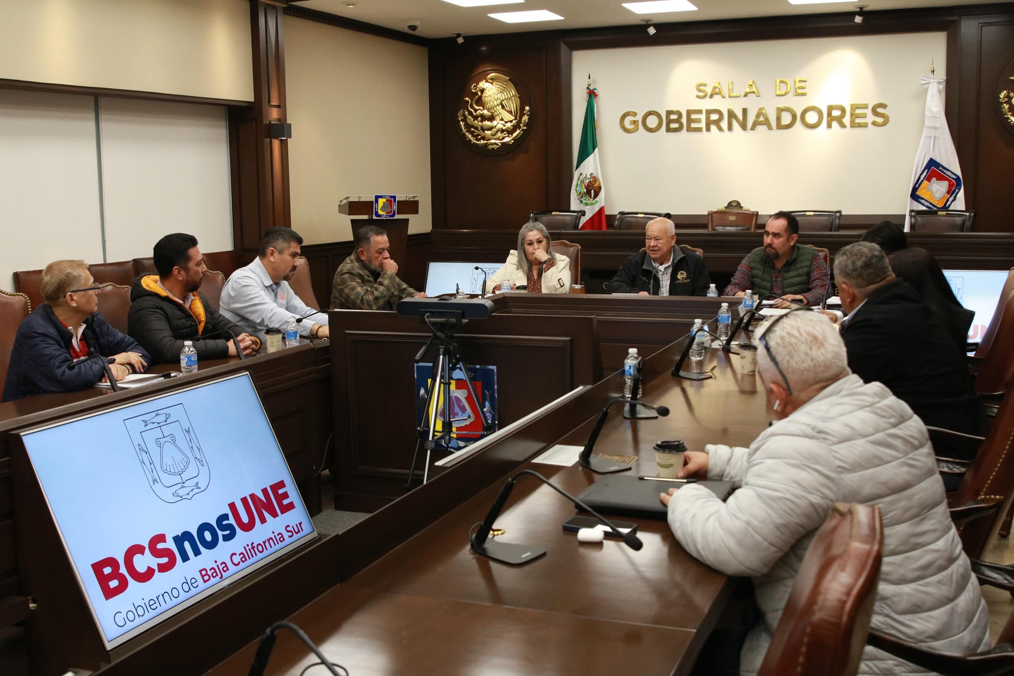 Gobernador de BCS se reúne con la sección III del SNTE