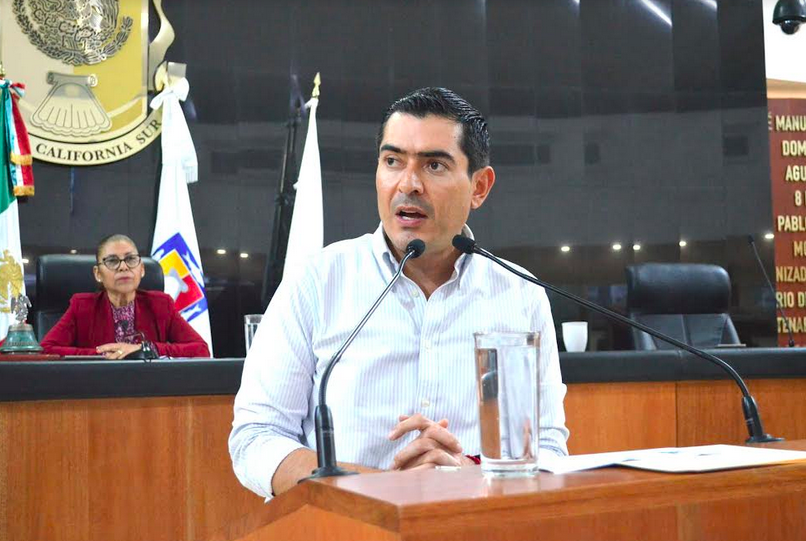 «Si no te llega el agua, que te la descuenten de tu recibo», propone Rigo Mares