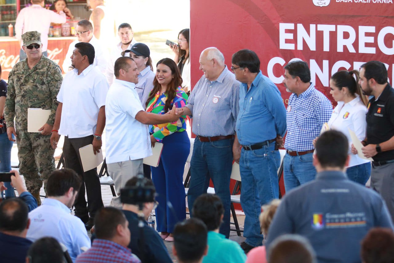 En Los Cabos entregan 340 concesiones a transportistas