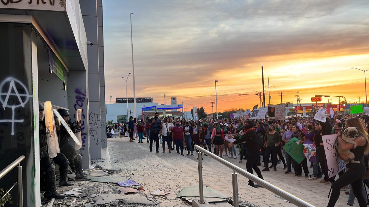 “Fuimos todas” despliegan gas y antimotines contra 8M