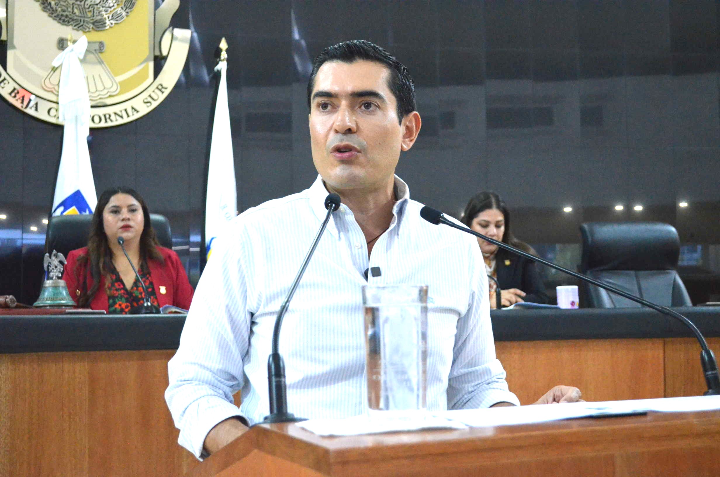 Entre calorón y altas tarifas, Rigo Mares pide explicación a CFE
