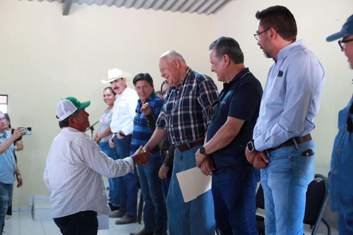 Gobierno de BCS apoya a comunidades rurales de Comondú