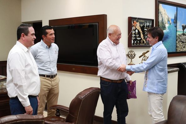 Gobernador de BCS recibe a embajador de España en México