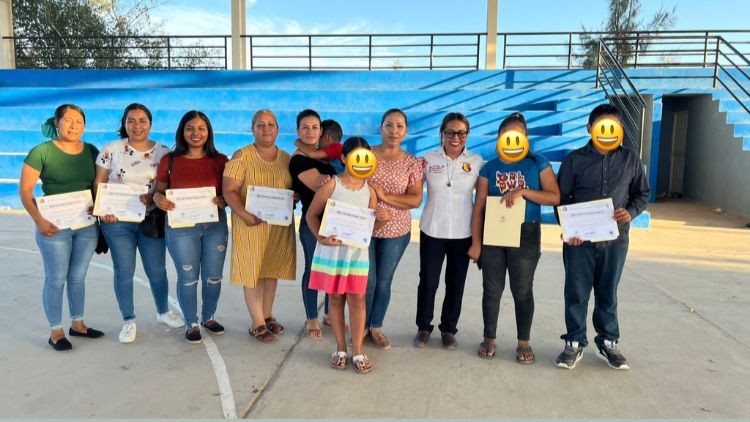 Diputada Teresita Valentín Vázquez fomenta tradiciones y autoempleo a través de talleres