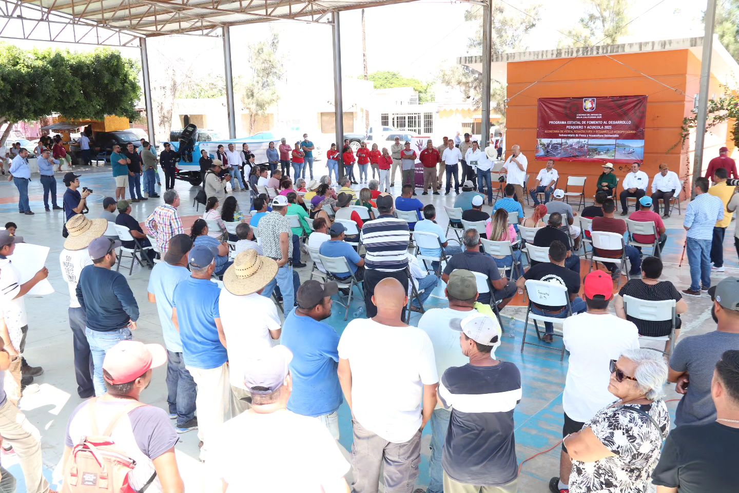 Gobierno de BCS entrega una embarcación a comunidades costeras de Comondú