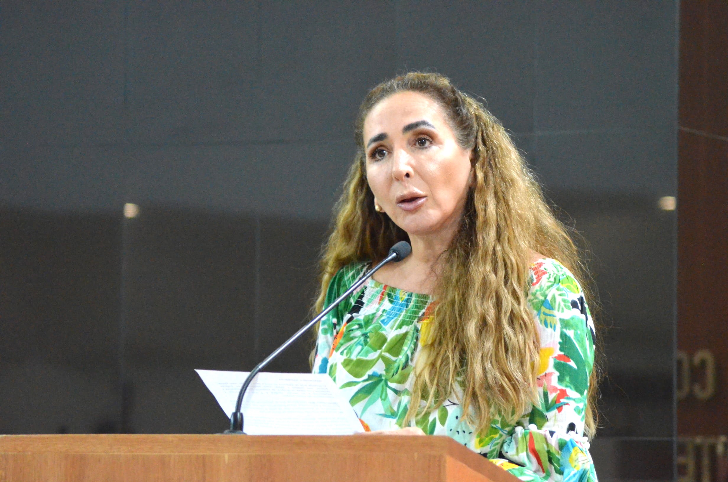 Presenta diputada independiente iniciativa para mejorar servicios de salud para los trabajadores del Estado y municipios