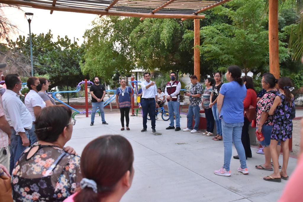 Entrega el diputado Rigo Mares rehabilitación de parques en la Colonia Indeco