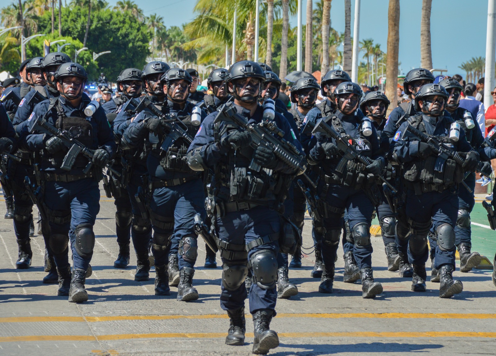 Realizan desfile por el 213 Aniversario de la Independencia de México