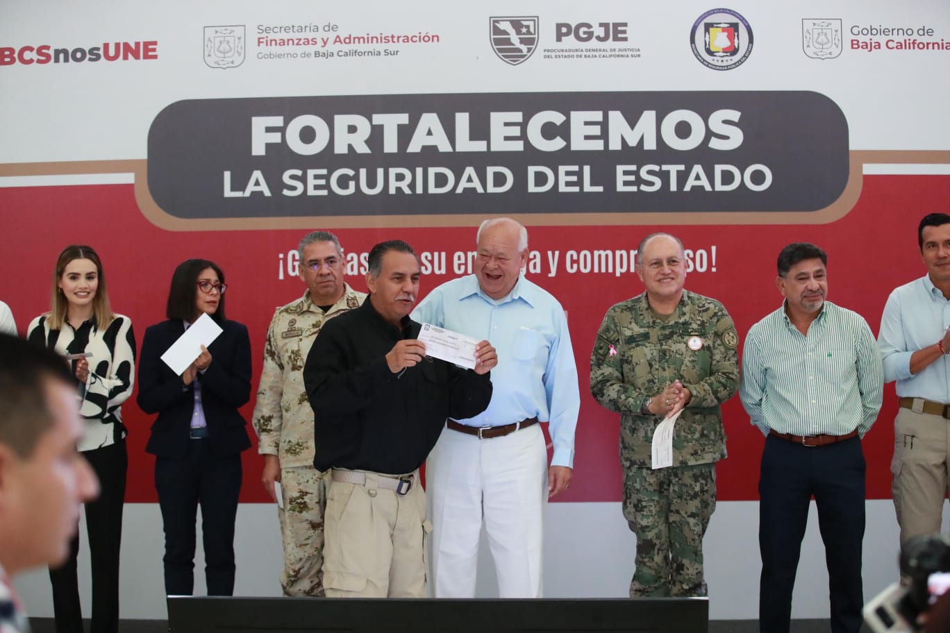 Reconoce Gobierno de BCS a 551 elementos de seguridad